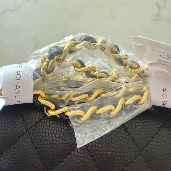 Black Quilted Handbag - Picture 5 of 7